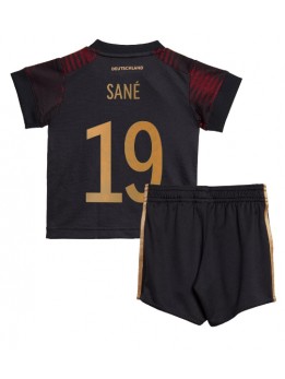 Deutschland Leroy Sane #19 Auswärts Trikotsatz für Kinder WM 2022 Kurzarm (+ Kurze Hosen)